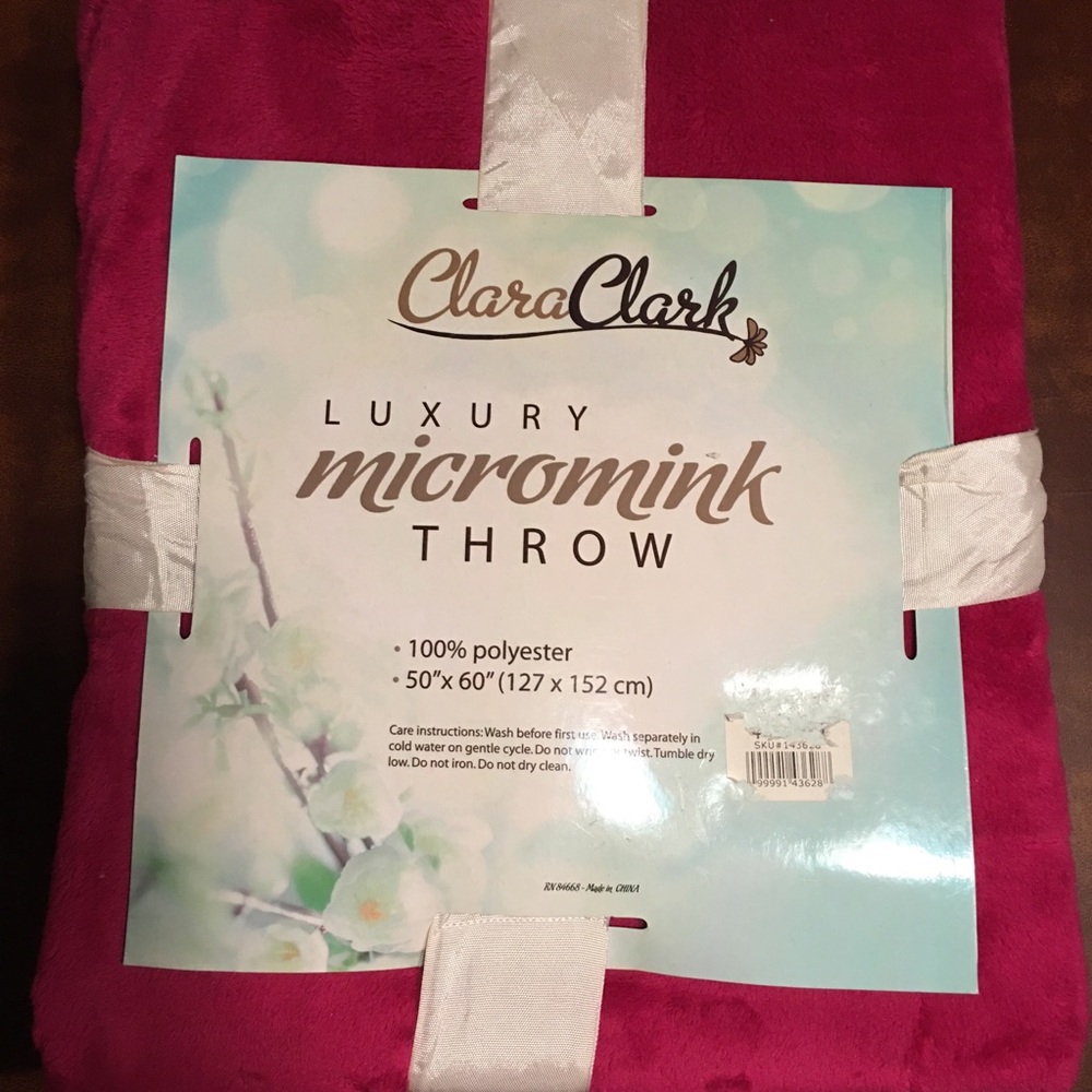 Clara Clark Pink luxury micromink throw